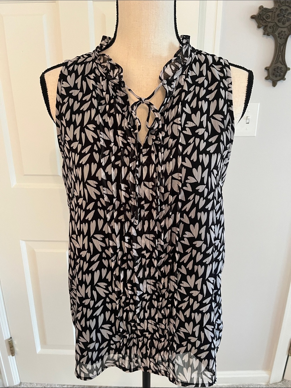 LOFT Black & White Heart-Print Tie-Neck Sleeveless Top